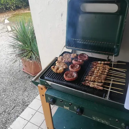 Family House On Private Courtyard In 度假居