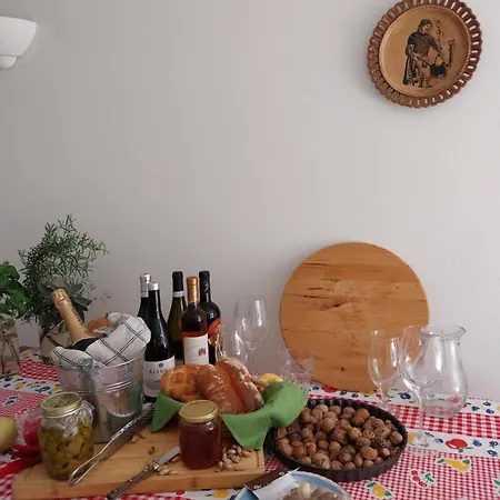 Family House On Private Courtyard In 別荘