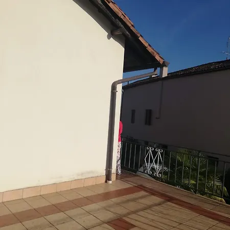 Family House On Private Courtyard In *