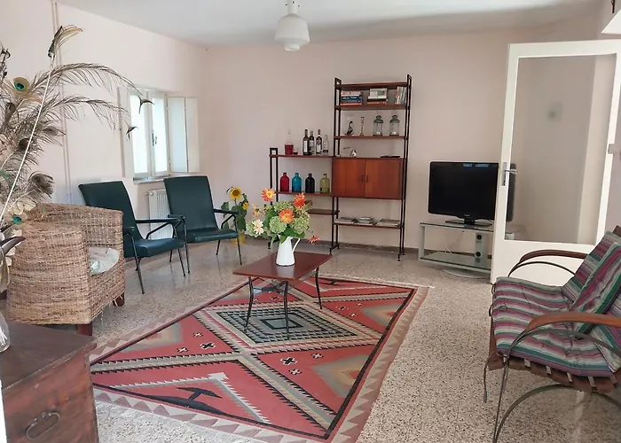 Family House On Private Courtyard In *